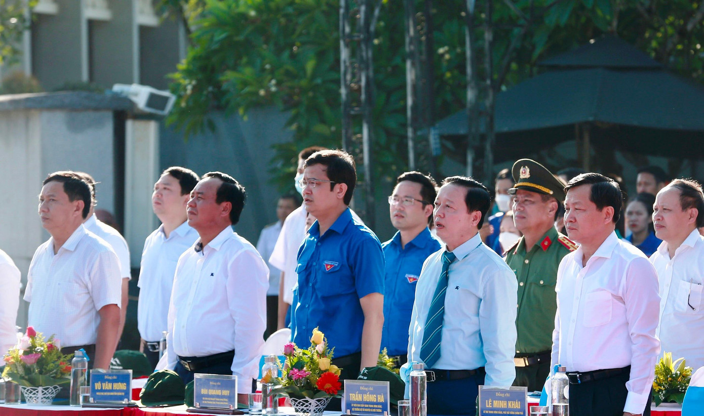 Các đại biểu tham dự buổi lễ