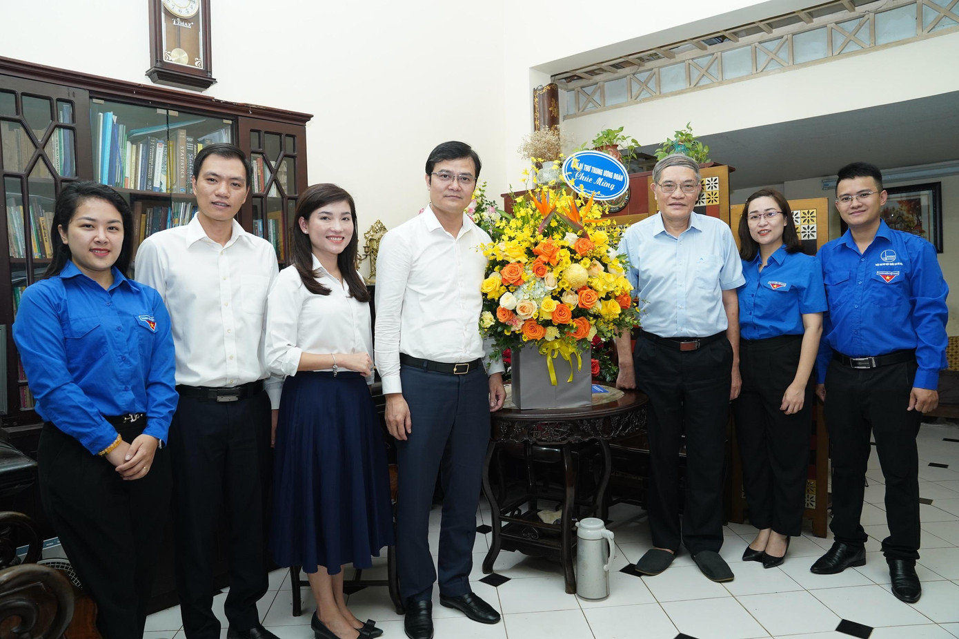 Anh Bùi Quang Huy, Uỷ viên dự khuyết T.Ư Đảng, Bí thư thứ nhất T.Ư Đoàn (thứ 4 từ trái sang) thăm, chúc mừng GS. TSKH. NGND Đặng Hùng Thắng. Ảnh: Ngọc Thắng Anh Bùi Quang Huy, Uỷ viên dự khuyết T.Ư Đảng, Bí thư thứ nhất T.Ư Đoàn (thứ 4 từ trái sang) thăm, chúc mừng GS. TSKH. NGND Đặng Hùng Thắng. Ảnh: Ngọc Thắng