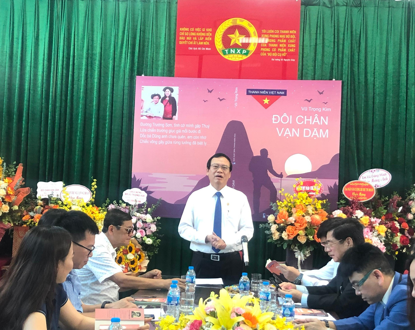 Ông Vũ Trọng Kim giới thiệu về cuốn tự truyện "Đôi chân vạn dặm"