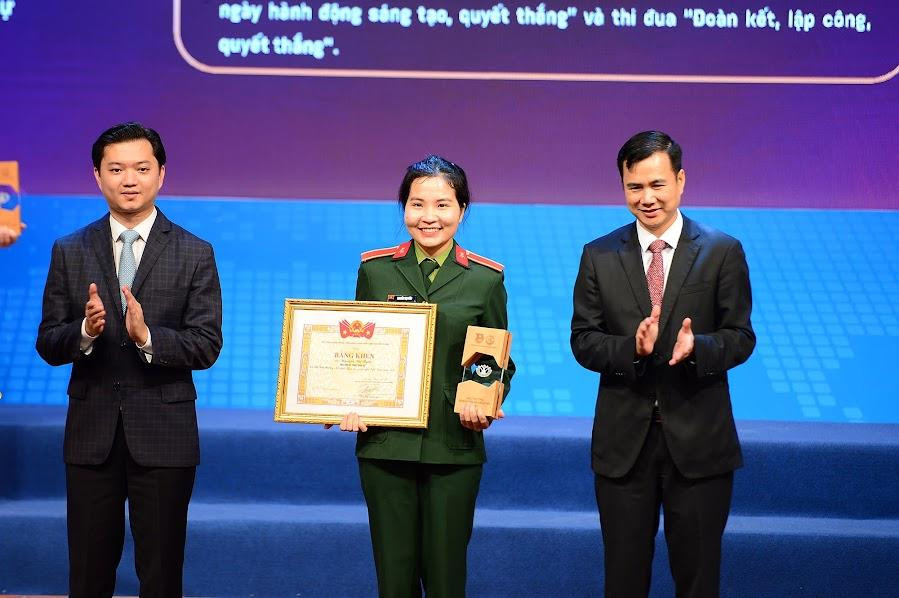 Trao Giải thưởng Nữ sinh KHCN Việt Nam năm 2022. Ảnh: Dương Triều