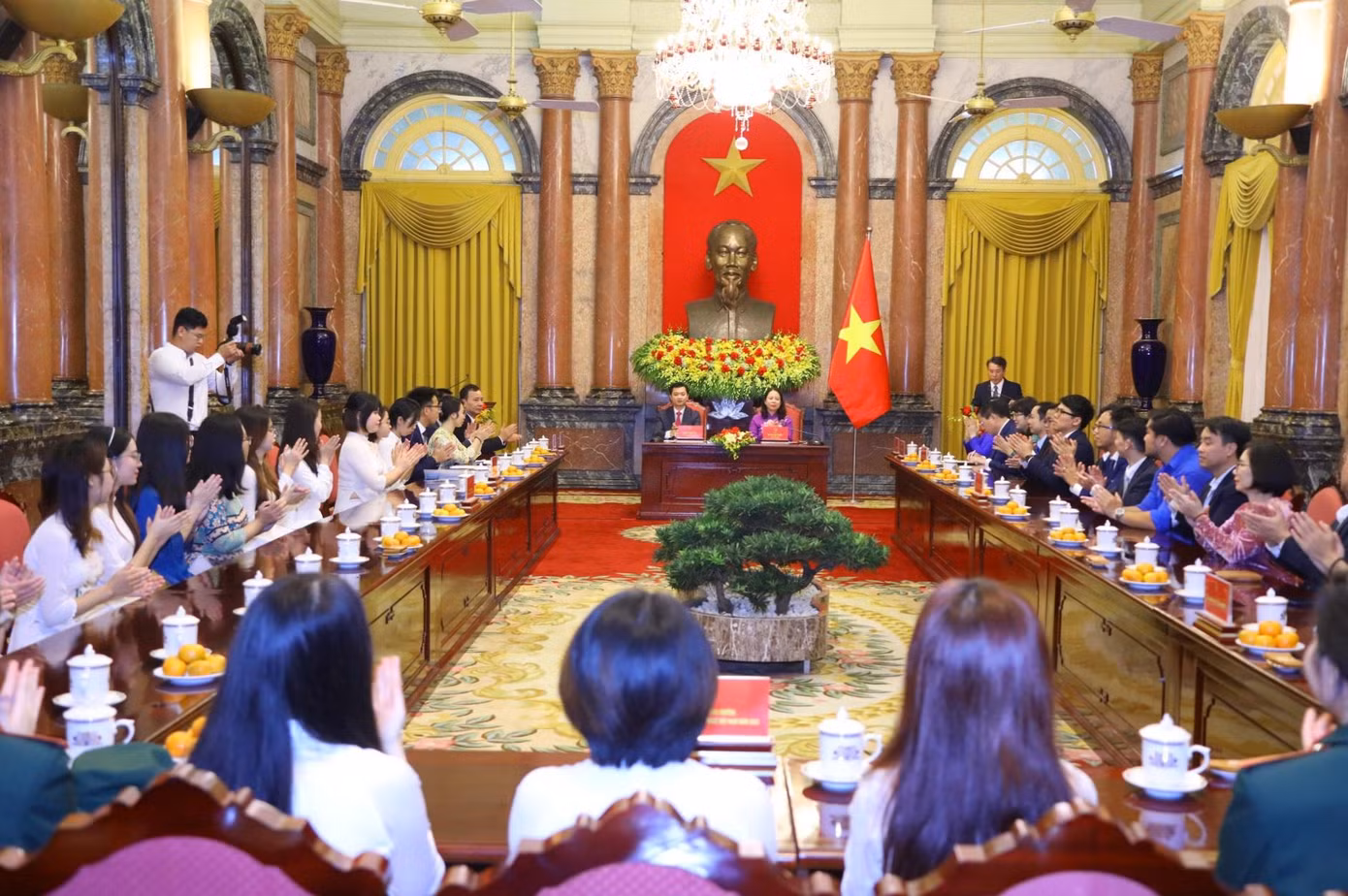 Buổi gặp mặt của Phó Chủ tịch nước. Ảnh: Dương Triều