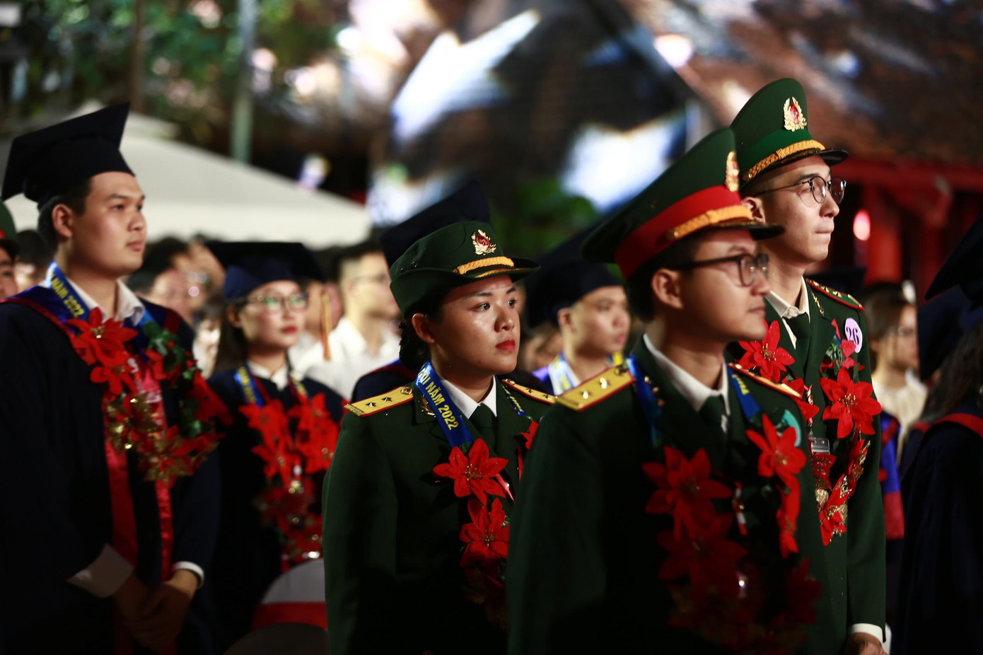 Các thủ khoa xuất sắc tốt nghiệp các trường đại học, học viện năm 2022 tại lễ vinh danh. Ảnh: Bảo Anh