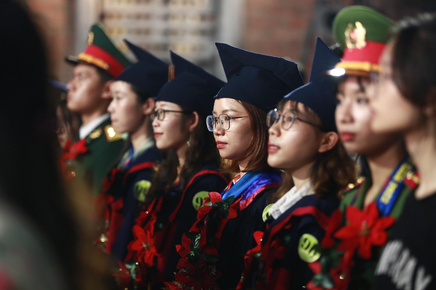 Các thủ khoa xuất sắc tốt nghiệp các trường đại học, học viện năm 2022 tại lễ vinh danh. Ảnh: Bảo Anh