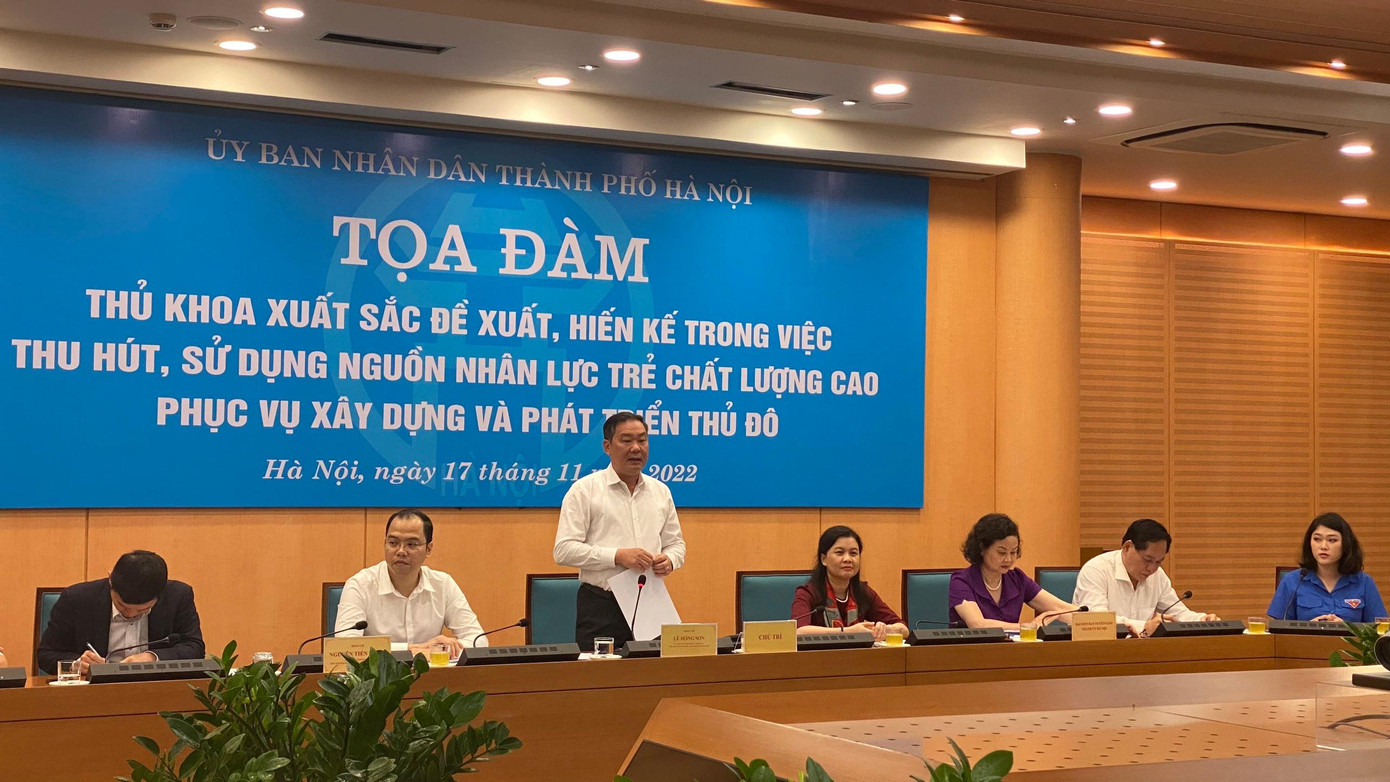 Ông Lê Hồng Sơn, Phó Chủ tịch thường trực UBND TP Hà Nội chủ trì, phát biểu tại tọa đàm