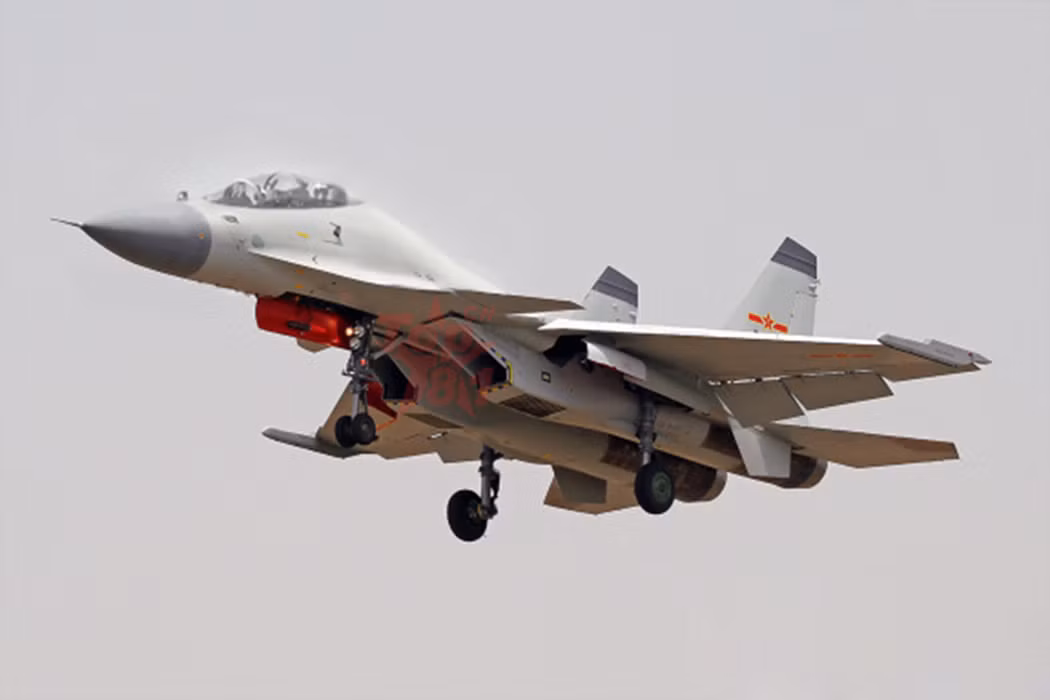 J-15S được cho là phiên bản máy bay chiến đấu hạng nặng biên chế trên tàu sân bay Liêu Ninh 