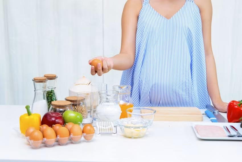 Nhờ mật độ dinh dưỡng cao, trứng là lựa chọn thực phẩm tuyệt vời trong thời kỳ mang thai. Nhờ mật độ dinh dưỡng cao, trứng là lựa chọn thực phẩm tuyệt vời trong thời kỳ mang thai.