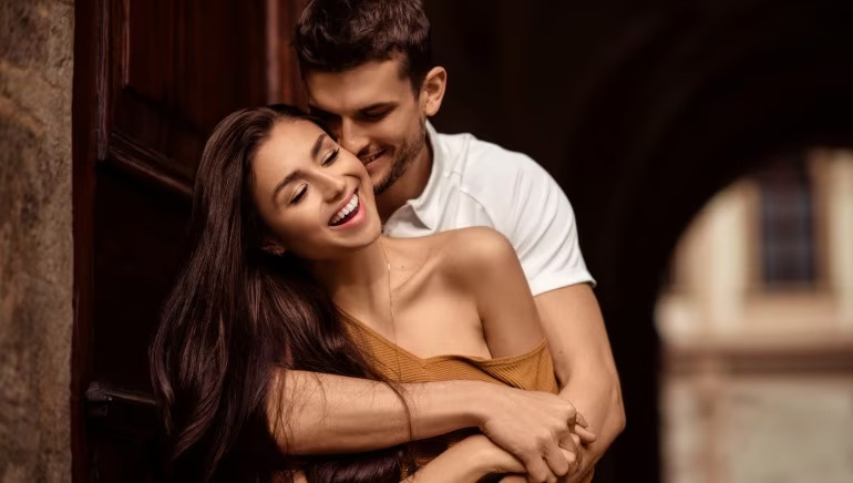 Đời sống tình dục tốt đẹp giúp bạn hạnh phúc và giúp thắt chặt mối quan hệ của bạn với “nửa kia”.