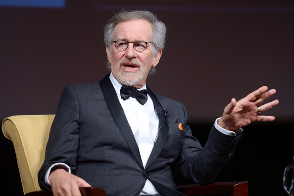 Đạo diễn Steven Spielberg đứng thứ hai với 100 triệu USD. Đạo diễn Steven Spielberg đứng thứ hai với 100 triệu USD