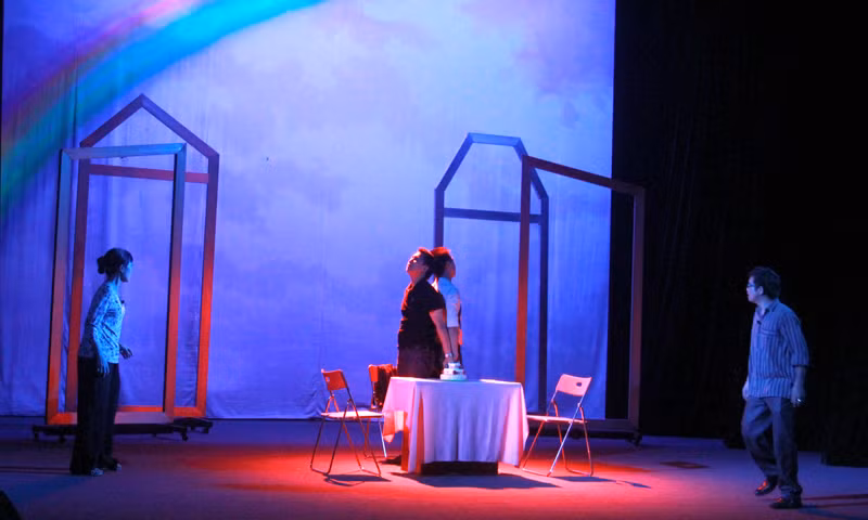 Tình yêu đồng giới - cầu vồng lục sắc của Hoàng và Minh lâu rồi cũng bị mọi người biết