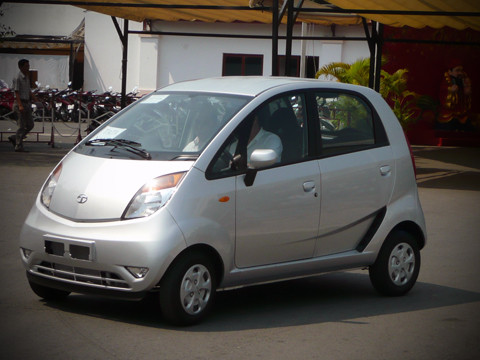 Tata Nano xuất hiện trên phố tại TP.Hồ Chí Minh. Tata Nano xuất hiện trên phố tại TP.Hồ Chí Minh