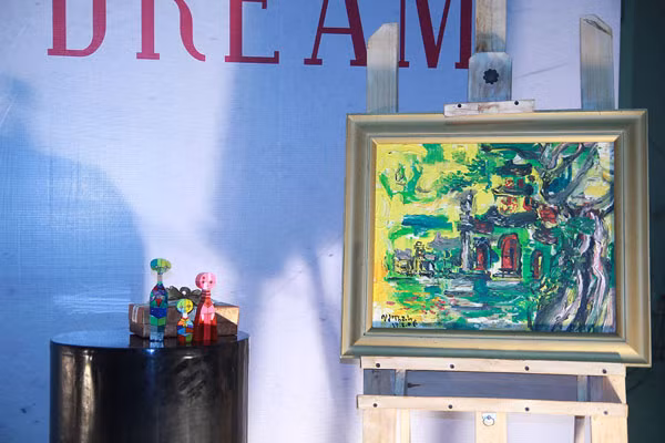 Những vật phẩm được đấu giá vì trẻ em thiếu may mắn. Những vật phẩm được đấu giá vì trẻ em thiếu may mắn