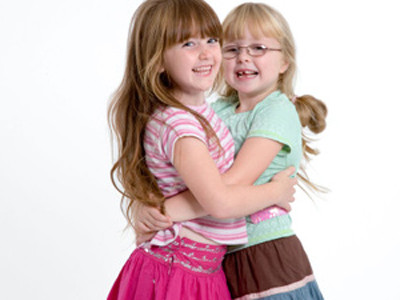 Ở Học viện Quest, học sinh ôm nhau sẽ bị phạt. Ảnh minh họa. Ở Học viện , học sinh ôm nhau sẽ bị phạt. Ảnh minh họa