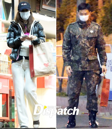 Kim Tae Hee ra ngoài với một chiếc túi xách. Lúc sau, chiếc túi lại ở trên tay Bi Rain. Rất nhiều cư dân mạng cho rằng Kim đến tặng quà cho bạn trai