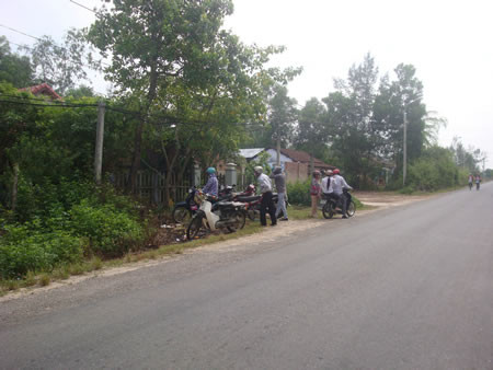 Nhiều người đang chờ đợi để được 