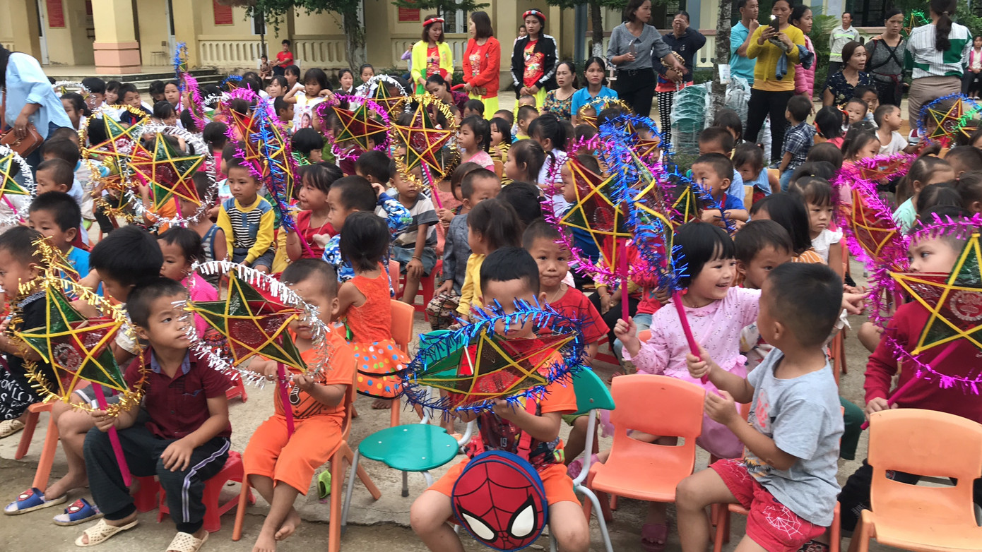 Mang trung thu đến trẻ em vùng cao Mường Lát ảnh 2
