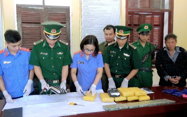 Bắt giữ đối tượng vận chuyển 7 bánh heroin, ma túy tổng hợp có hành vi vượt biên ảnh 1