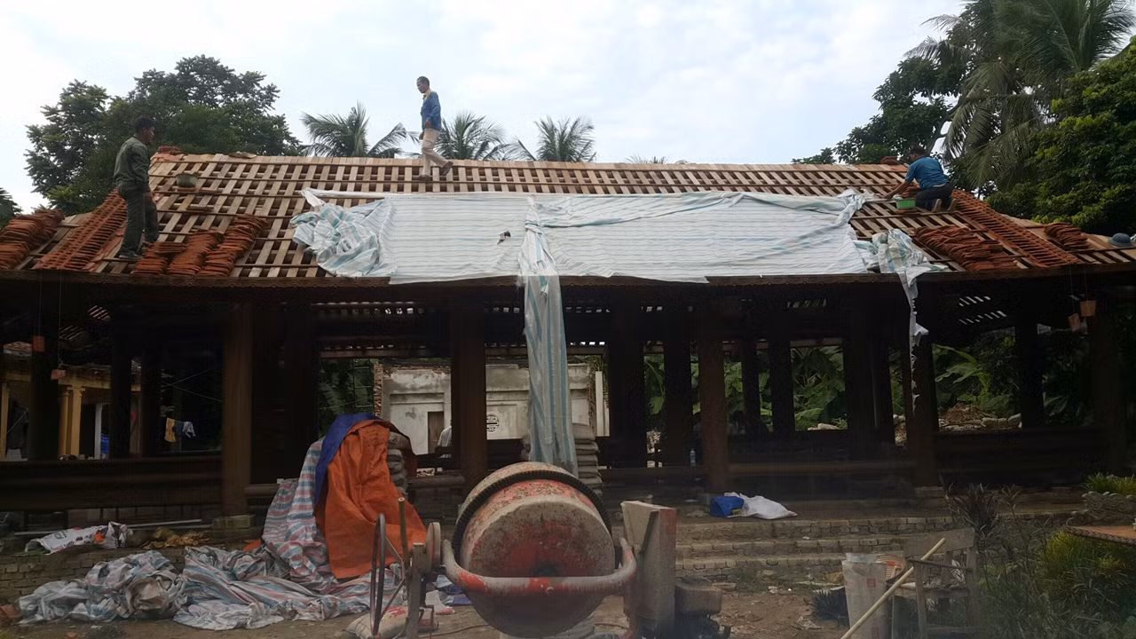 Bảo vệ đào trộm hậu cung đền thờ Đức thánh tìm cổ vật ảnh 1