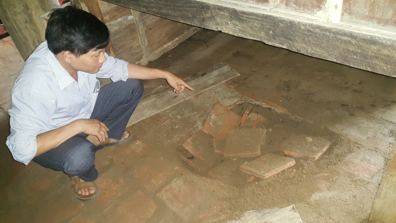 Bảo vệ đào trộm hậu cung đền thờ Đức thánh tìm cổ vật ảnh 2