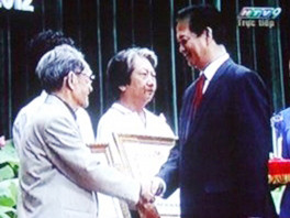 Nhận giải thưởng Nhà nước