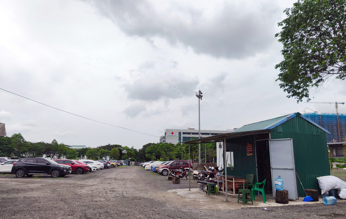 Sáng ngày 7/5, khi ông H. đến phòng làm việc của Hà và đưa 3 phong bì tổng cộng 25 triệu đồng thì bị Tổ công tác của Phòng Cảnh sát kinh tế Công an TP Hà Nội phát hiện và phối hợp làm rõ.