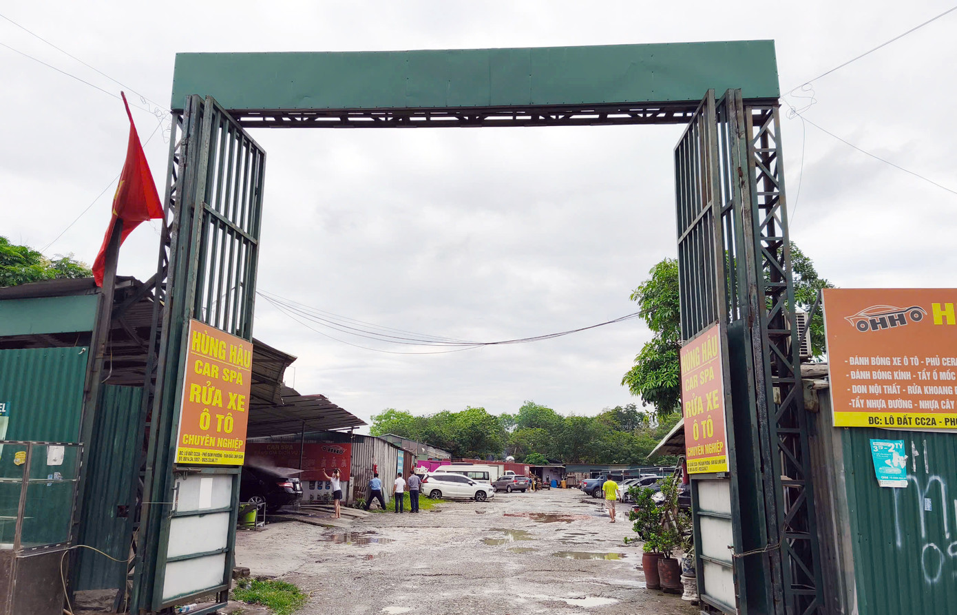 Căn cứ tài liệu chứng cứ thu thập được trong quá trình điều tra xác định lợi dụng quá trình sắp xếp tổ chức bộ máy của hệ thống chính trị (trong đó có định hướng không tổ chức cấp huyện, sáp nhập đơn vị cấp xã), ông Nguyễn Xuân Chinh cùng nhóm cán bộ UBND phường đã buông lỏng quản lý, tạo cơ chế xin cho, nhận tiền của cá nhân vi phạm trật tự đô thị trên địa bàn phường Hoàng Liệt.