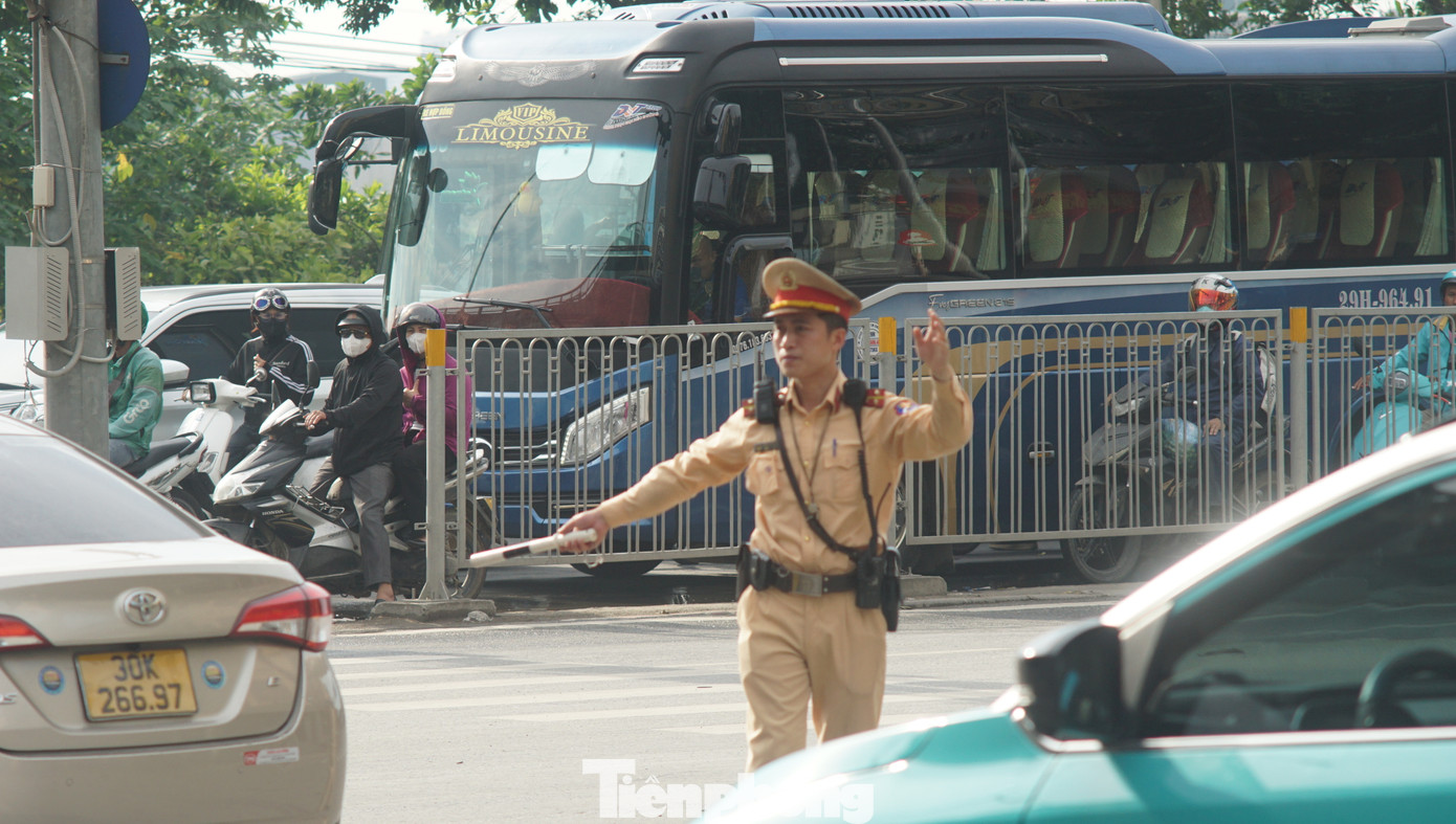 Ghi nhận đến khoảng 16h cùng ngày giao thông ổn định chưa xảy ra tình trạng ùn tắc kéo dài.