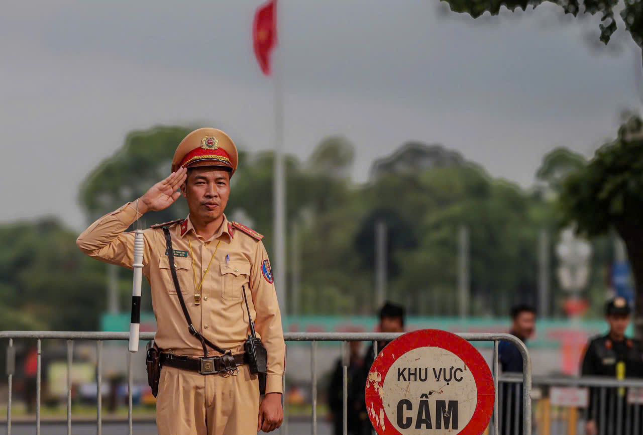 Nhiều tuyến đường ở Hà Nội cấm phương tiện trong ngày 24-25/5. Nhiều tuyến đường ở Hà Nội cấm phương tiện trong ngày 24-25/5.
