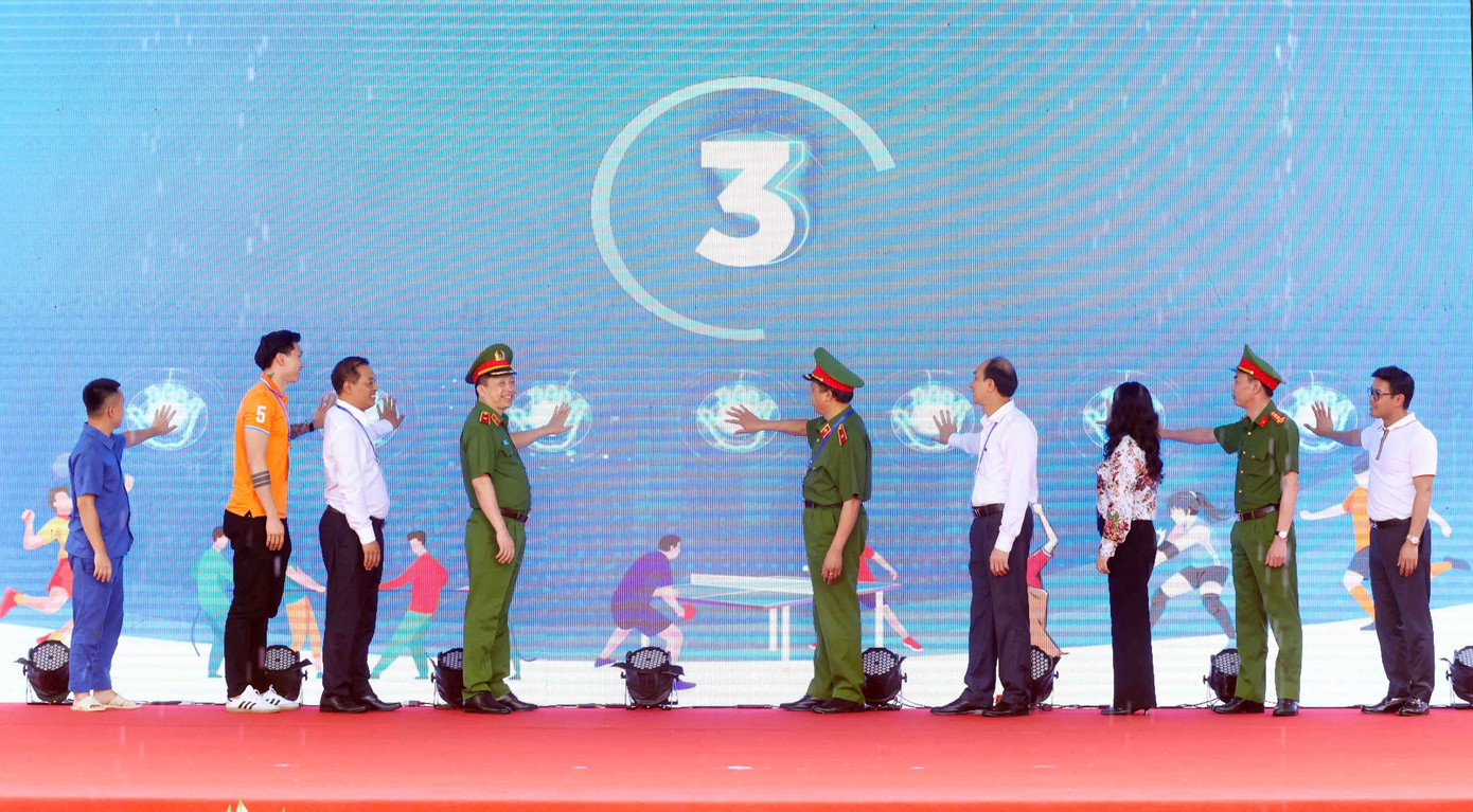 Các đại biểu thực hiện phát động Tháng hành động phòng, chống ma tuý năm 2025. Các đại biểu thực hiện phát động Tháng hành động phòng, chống ma tuý năm 2025.