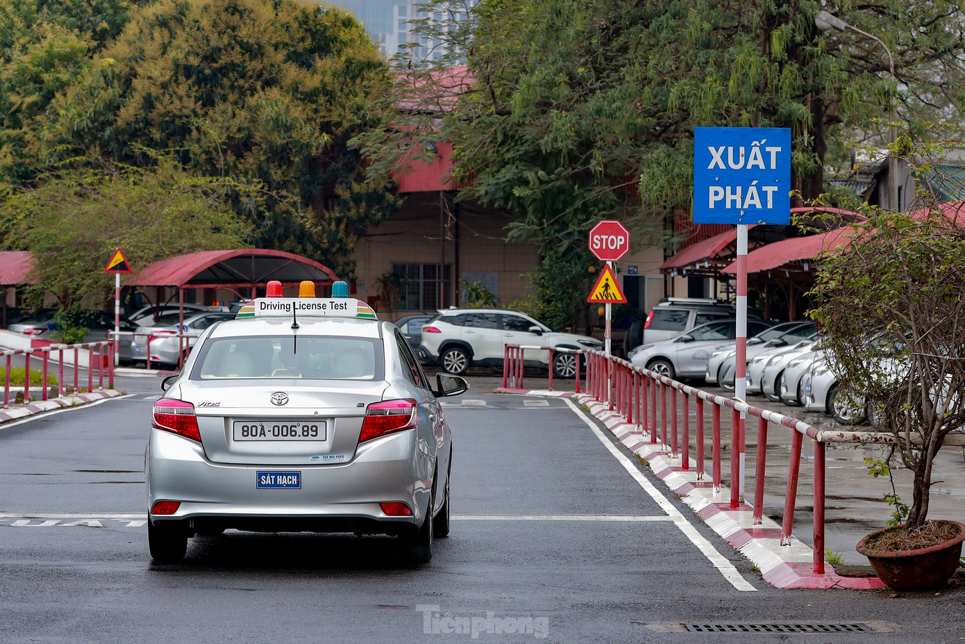 Phần thi sa hình đối với thi bằng lái xe ô tô. Phần thi sa hình đối với thi bằng lái xe ô tô.