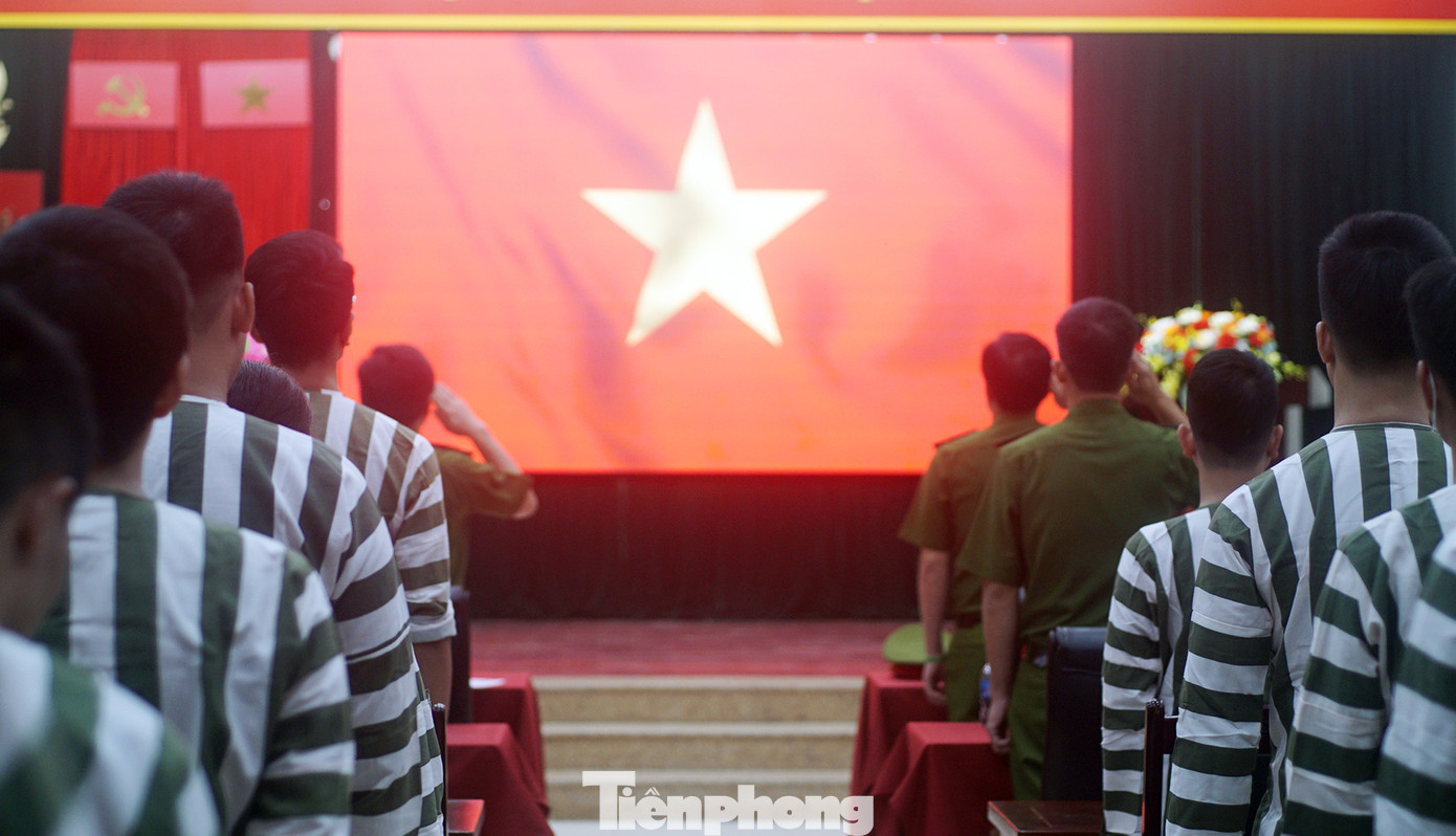 Nhân dịp kỷ niệm 50 năm Ngày Giải phóng miền Nam, thống nhất đất nước (30/4/1975-30/4/2025), ngày 29/4/2025 Chủ tịch nước đã ký quyết định đặc xá cho 8.055 phạm nhân trên toàn quốc. Trong đó, tại 2 Trại Tạm giam thuộc Công an thành phố Hà Nội có 139 phạm nhân được đặc xá.