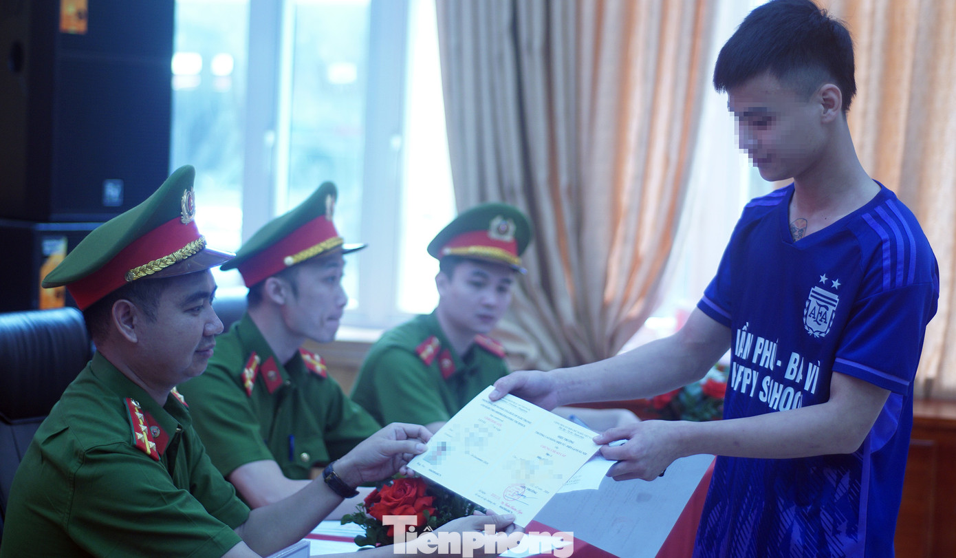 Một số phạm nhân trong quá trình cải tạo và được học nghề điện dân dụng. Kết thúc khóa học, họ được nhận chứng chỉ sơ cấp và khi trở lại với đời sống thường ngày sẽ có công việc làm ngay. Bên cạnh đó, nhằm tạo thuận lợi cho người được đặc xá trở về địa phương, Công an thành phố Hà Nội đã chỉ đạo các phòng chức năng và Công an cấp xã tham mưu cấp ủy, chính quyền địa phương có kế hoạch tiếp nhận, quản lý, giáo dục và giúp đỡ họ tái hòa nhập cộng đồng, vượt qua khó khăn, mặc cảm, phấn đấu trở thành người công dân có ích cho gia đình và xã hội.