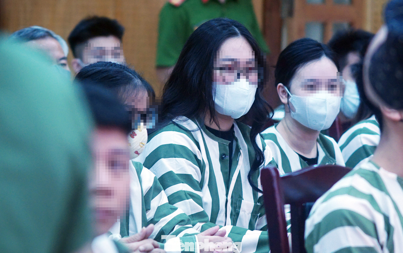 Đây là những phạm nhân trong quá trình thi hành án đã có sự hối cải, quyết tâm lao động, học tập tiến bộ, được tập thể phạm nhân bình xét. Trước đó, để triển khai thực hiện công tác đặc xá năm nay, các Trại Tạm giam của Công an thành phố đã phổ biến sâu rộng đến từng phạm nhân về đối tượng, điều kiện được xét đặc xá, trên cơ sở kết quả thi đua, rèn luyện, cải tạo của từng phạm nhân đã tổ chức cho phạm nhân giới thiệu, bỏ phiếu tín nhiệm một cách công khai, công bằng.