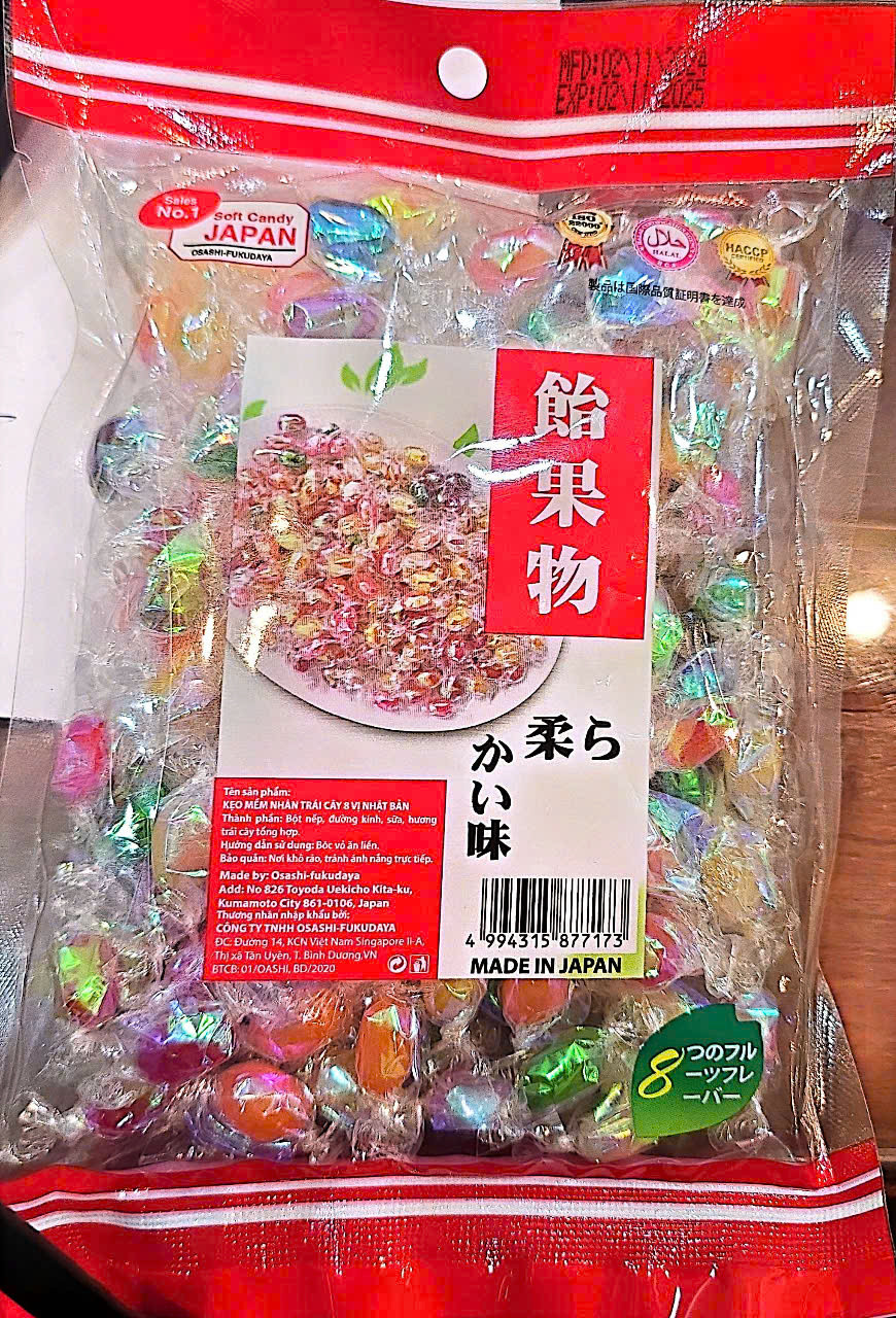 Các loại kẹo giả thu giữ của đối tượng Cường.