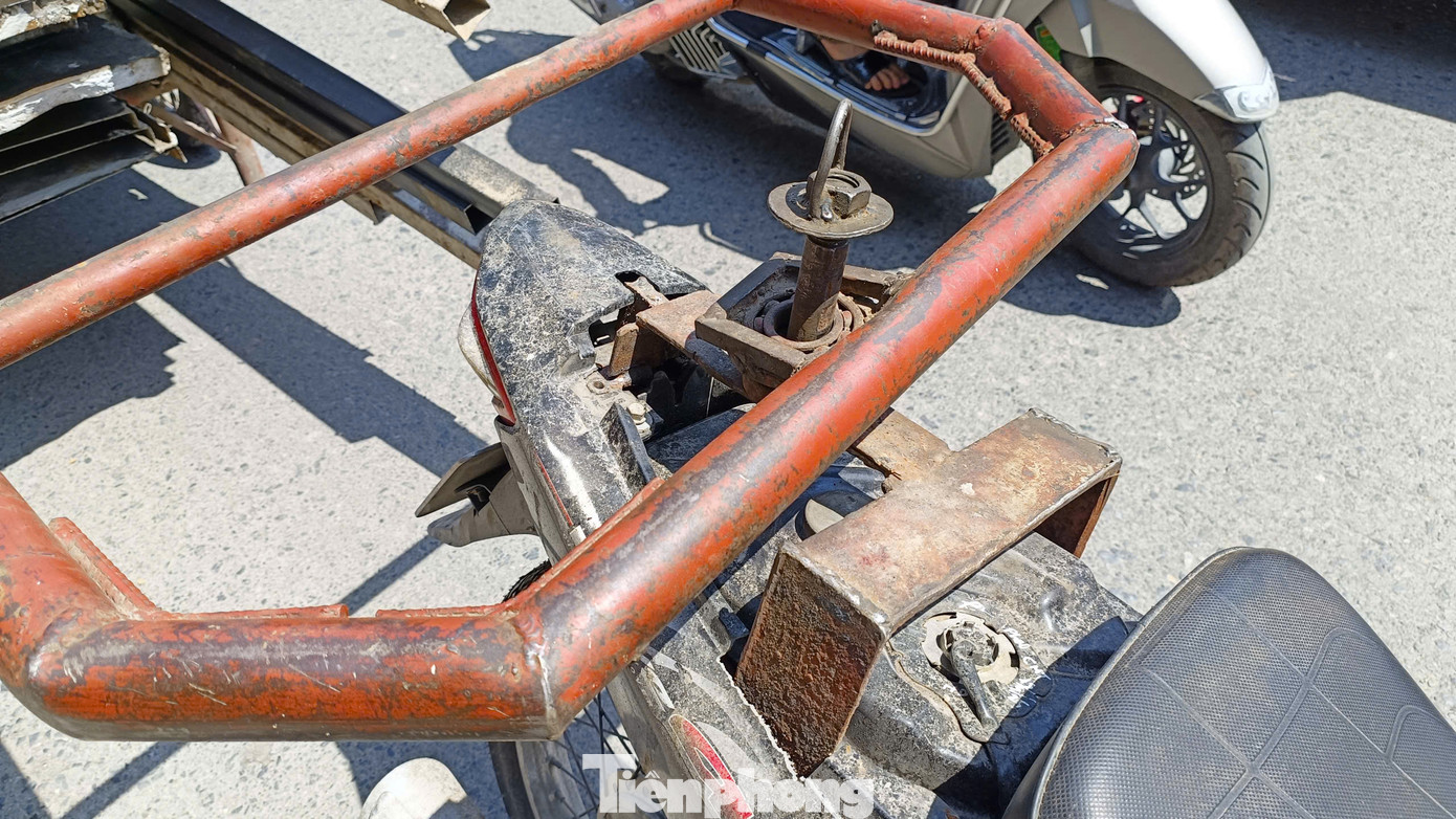 Những phần độ chế để kéo hàng phía sau xe máy.