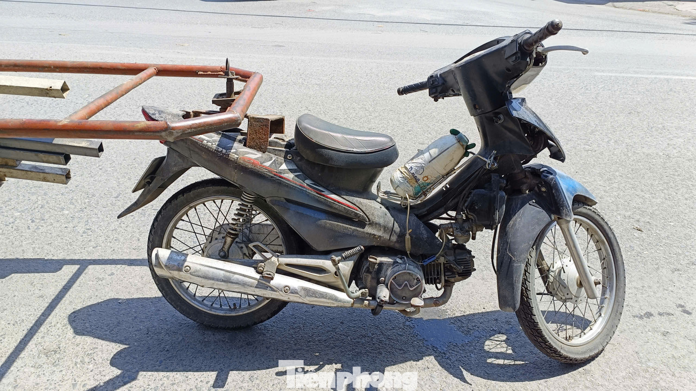 Những phần độ chế để kéo hàng phía sau xe máy.