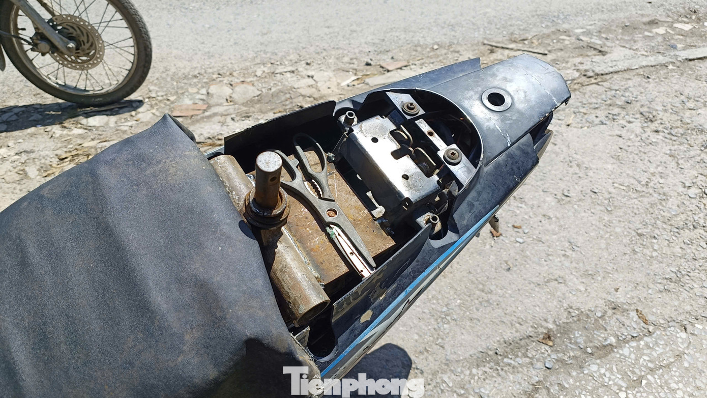 Những phần độ chế để kéo hàng phía sau xe máy.