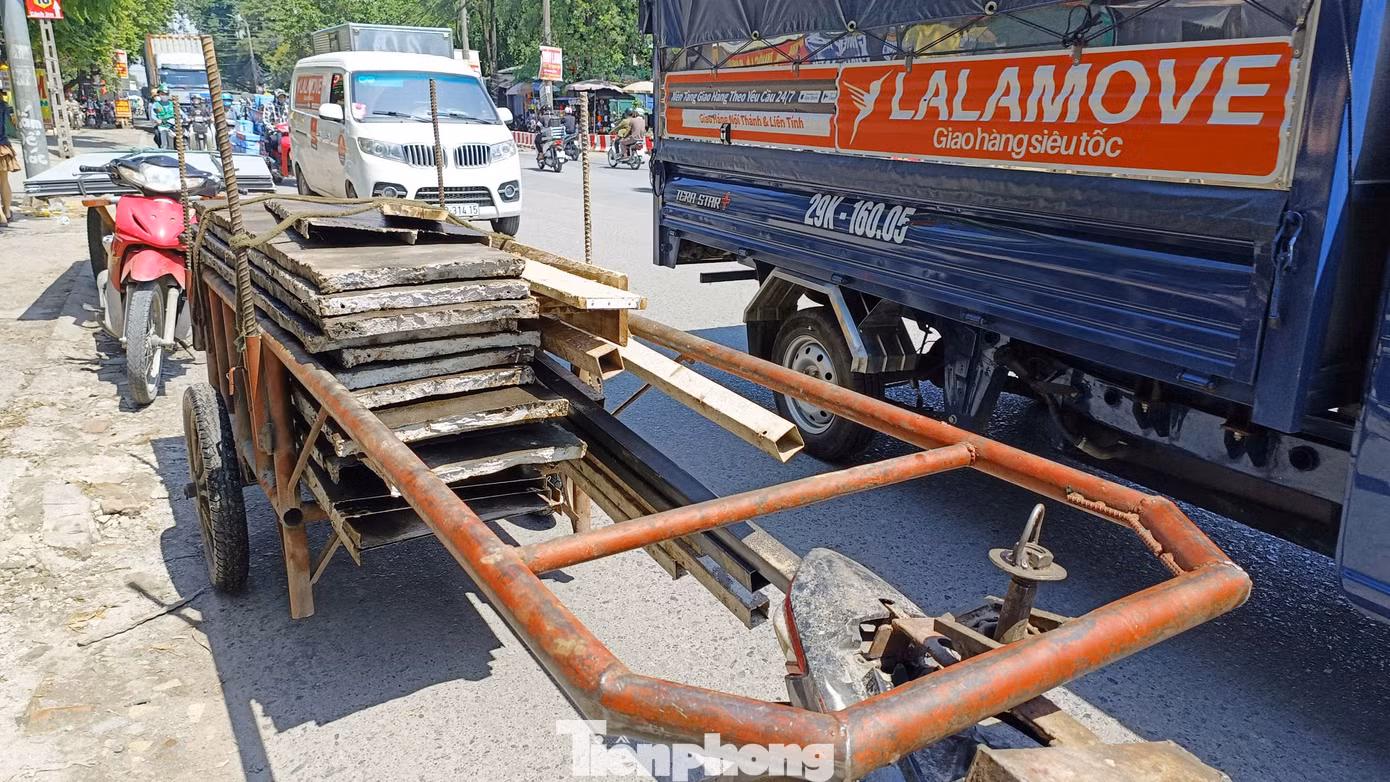 Những phần độ chế để kéo hàng phía sau xe máy.