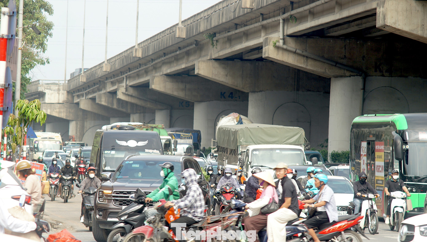 Ngã tư đường Giải Phóng - Ngọc Hồi đông phương tiện hướng từ cầu Thanh Trì đi Linh Đàm.