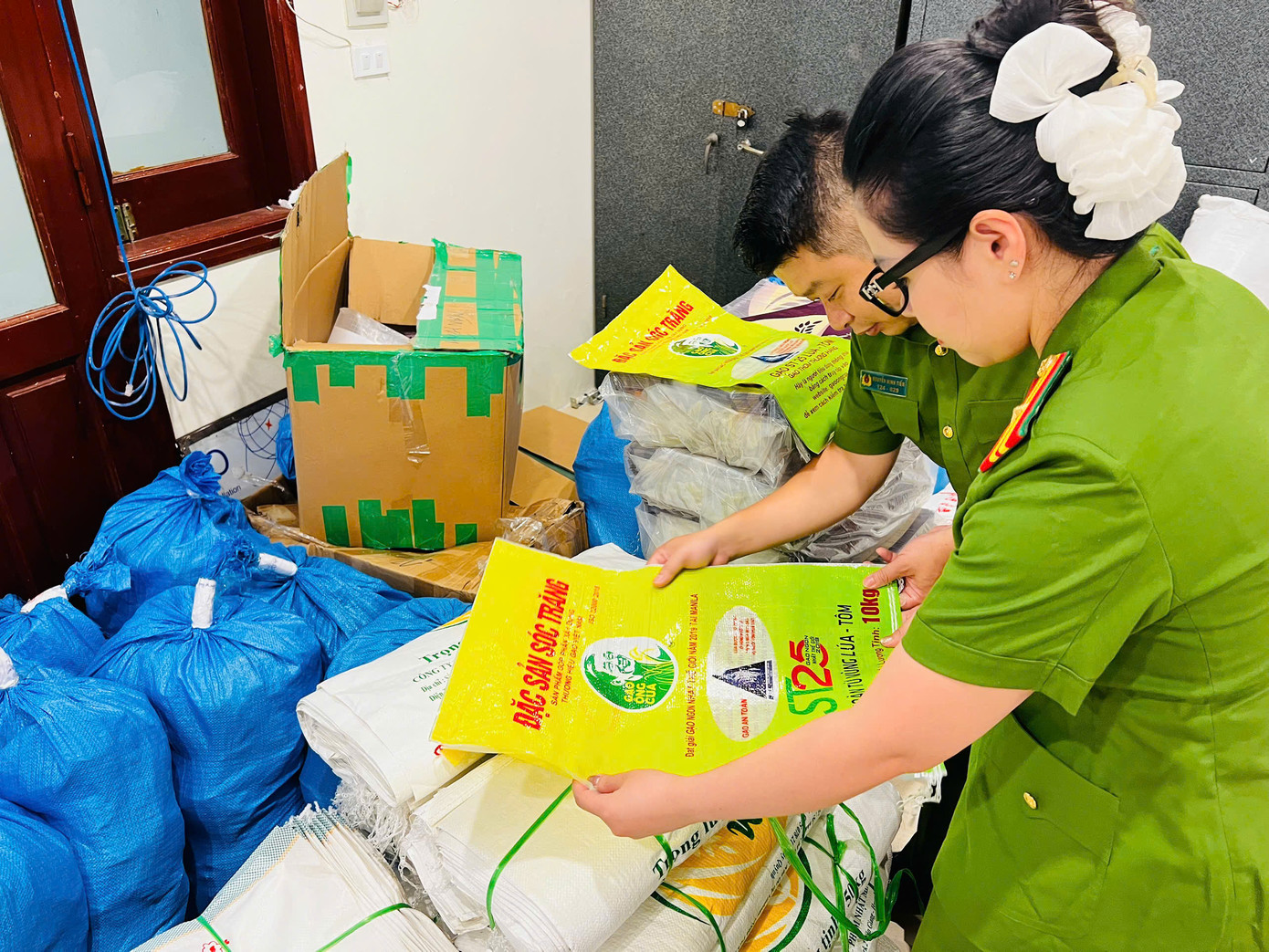 Bao bì giả thu giữ trong vụ án.