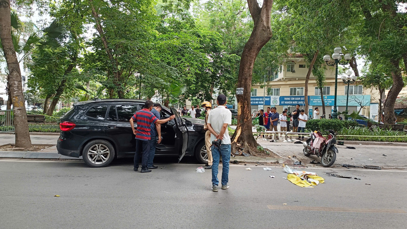 Lực lượng chức năng có mặt tại hiện trường. Lực lượng chức năng có mặt tại hiện trường.