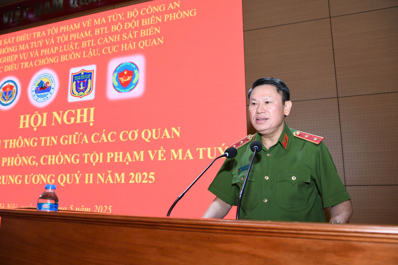 Trung tướng Nguyễn Văn Viện - Cục trưởng Cục Cảnh sát điều tra tội phạm về ma túy chủ trì hội nghị. Trung tướng Nguyễn Văn Viện - Cục trưởng Cục Cảnh sát điều tra tội phạm về ma túy chủ trì hội nghị.