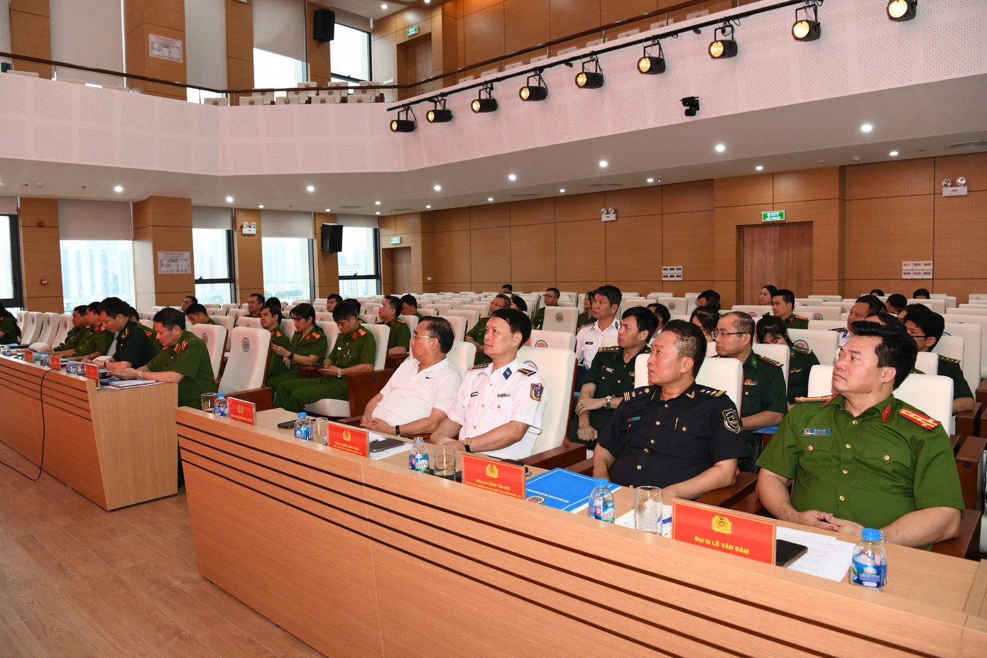 Toàn cảnh hội nghị. Toàn cảnh hội nghị.