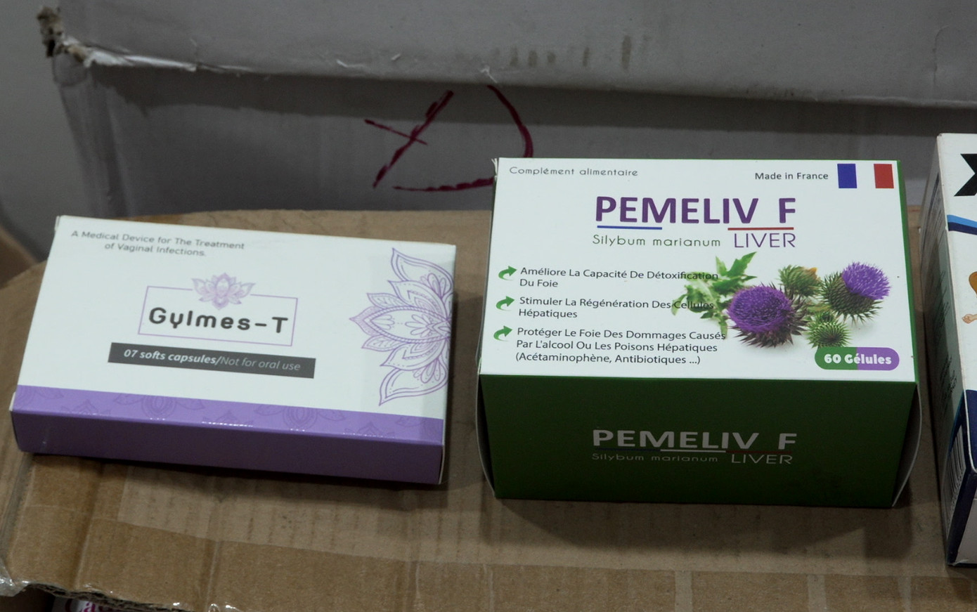 Thông tin trên các vỏ hộp được các đối tượng đặt in bằng tiếng nước ngoài thể hiện hàng hóa xuất xứ từ nước ngoài (Tây Ban Nha, Pháp, Mỹ,..). Tem nhãn phụ được Tiến và Nguyệt thuê người dán tại xưởng Hưng Yên và kho hàng tại địa chỉ 114 Xa La, Hà Đông, Hà Nội.