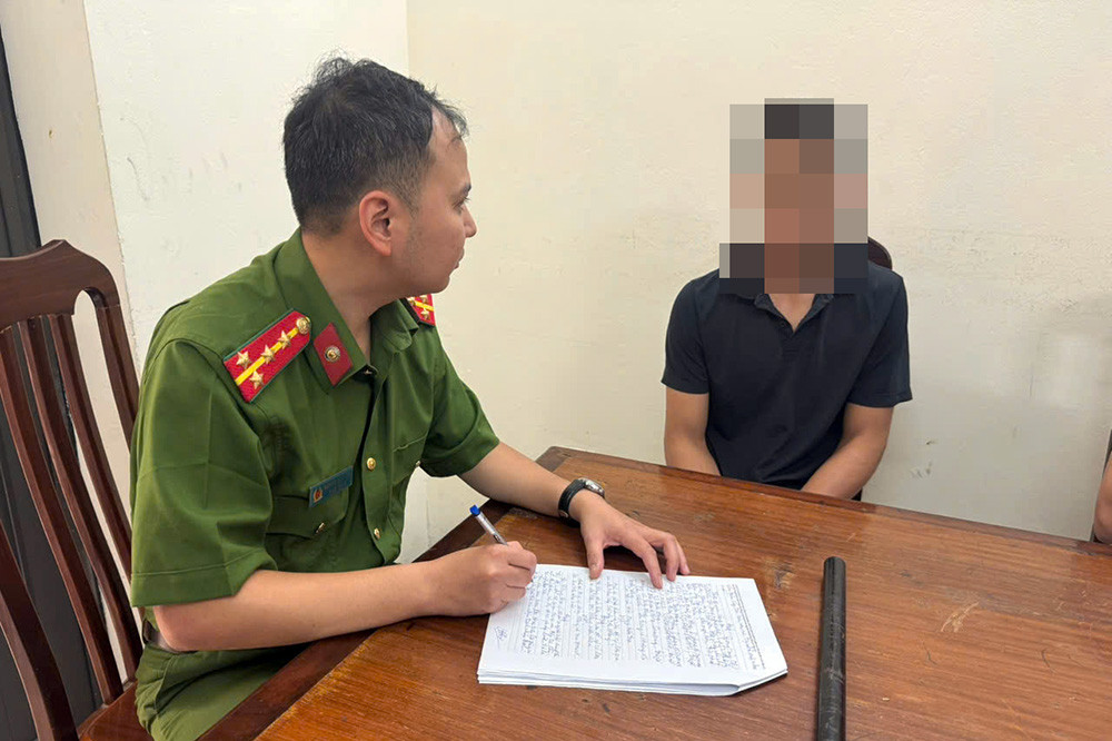 Đối tượng H. tại cơ quan công an. Đối tượng H. tại cơ quan công an.