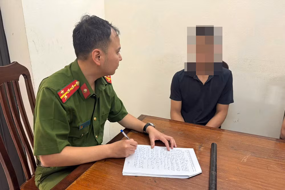 Đối tượng H. tại cơ quan công an.