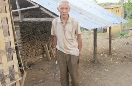 Già A Hanh tự hào về người con dâu vì cô đã kiếm được đống củi vừa đẹp vừa nhiều cho bố mẹ chồng đun trong nhiều năm mà vẫn chưa hết