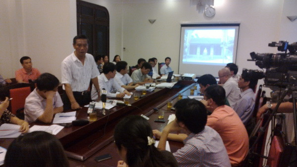 Quang cảnh buổi họp bàn về trùng tu chùa Diên Hựu-Một Cột. (Ảnh: Văn Cảnh/Vietnam+)