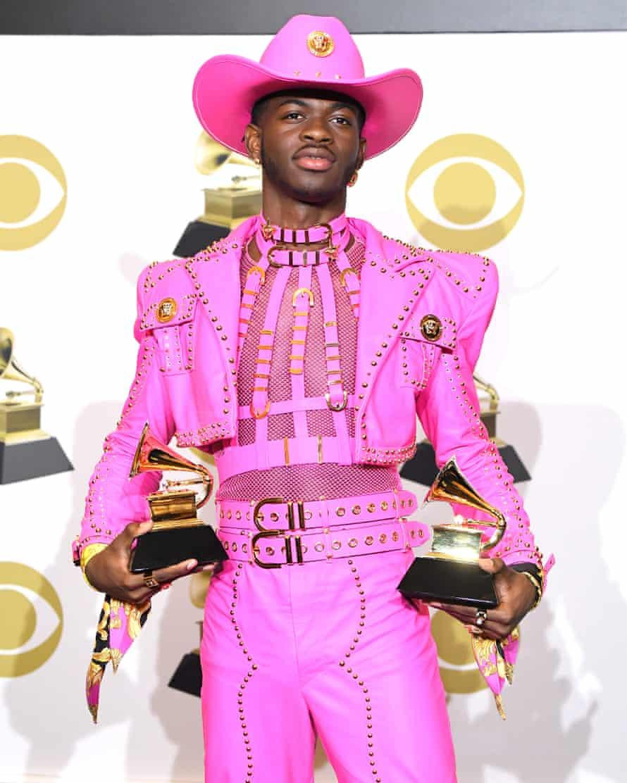 Lil Nas X thắng 2 giải Grammys năm 2020 nhờ siêu hit Old Town Road. Lil Nas X thắng 2 giải Grammys năm 2020 nhờ siêu hit Old Town Road.