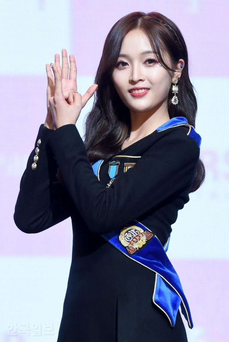 Ngô Tuyên Nghi nổi danh tại quê nhà sau chương trình Sáng Tạo 101 với tư cách thành viên Hoả Tiễn Thiếu Nữ 101.