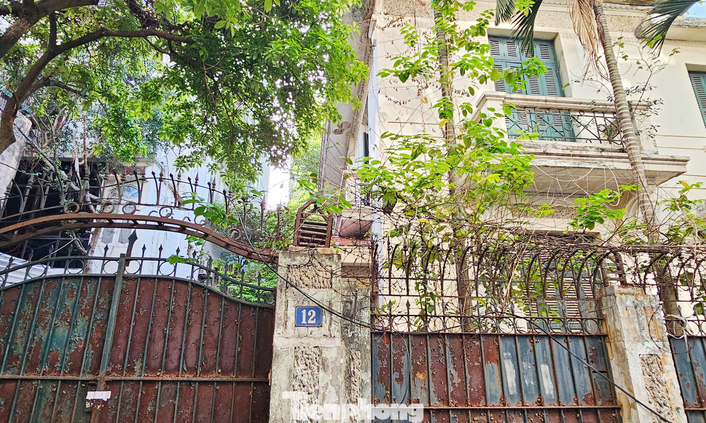 Được biết, biệt thự 12 Nguyễn Chế Nghĩa - vốn bỏ hoang nhiều năm sau khi cựu Chủ tịch Hà Nội Hoàng Văn Nghiên trả lại. Được biết, biệt thự 12 Nguyễn Chế Nghĩa - vốn bỏ hoang nhiều năm sau khi cựu Chủ tịch Hà Nội Hoàng Văn Nghiên trả lại.